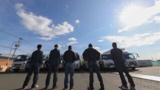 一般貨物の運転者は何人必要？5台で新規許可を取る場合の人数を解説【埼玉】